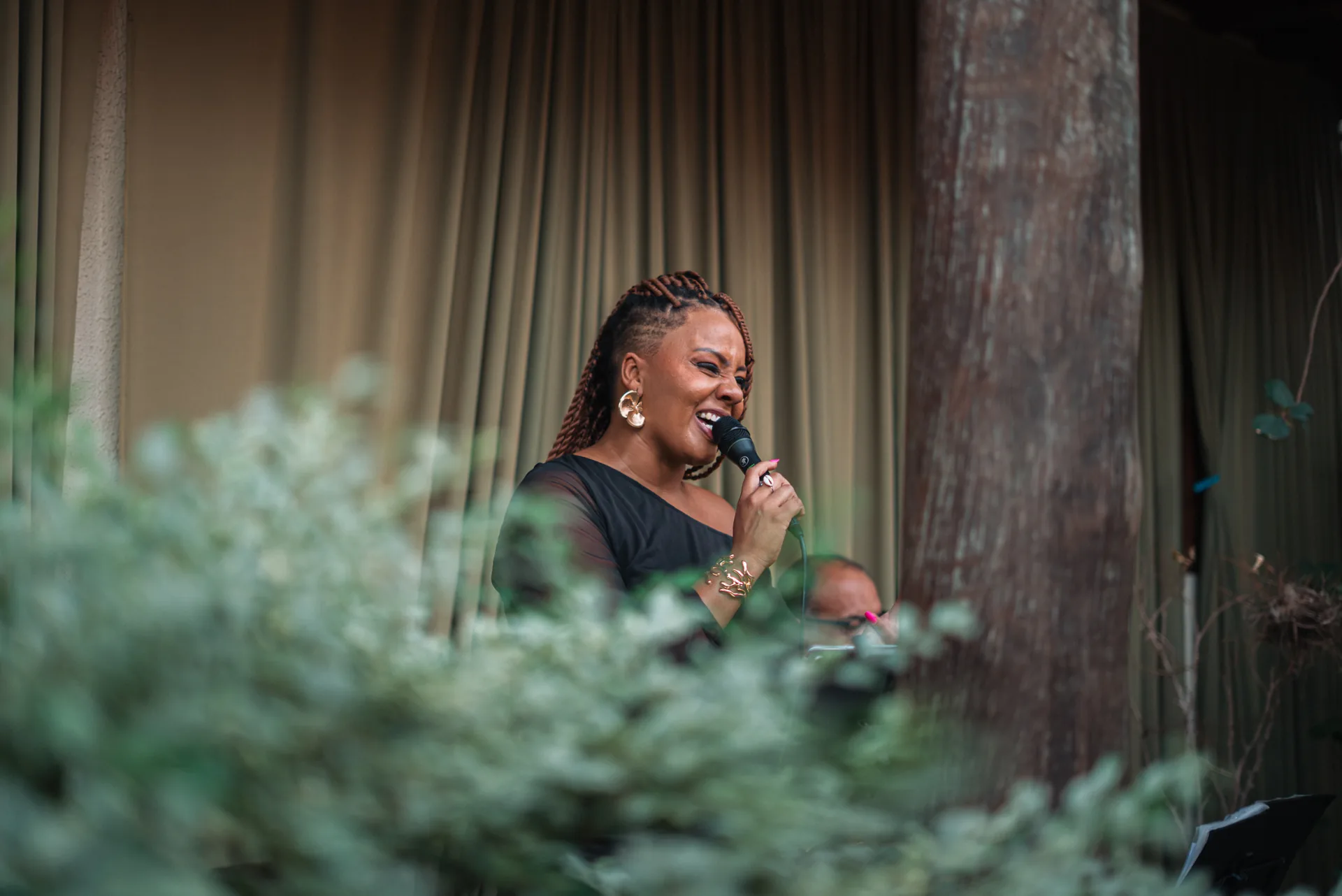 JuBlack cantando em casamento ou evento